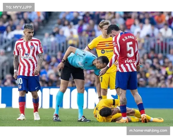 皇马巴萨矛盾升级 媒体施压裁判成焦点